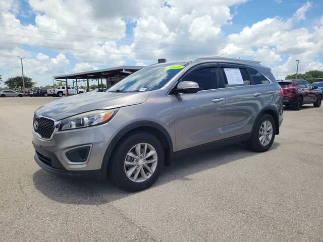 Used 2017 Kia Sorento FWD image 2