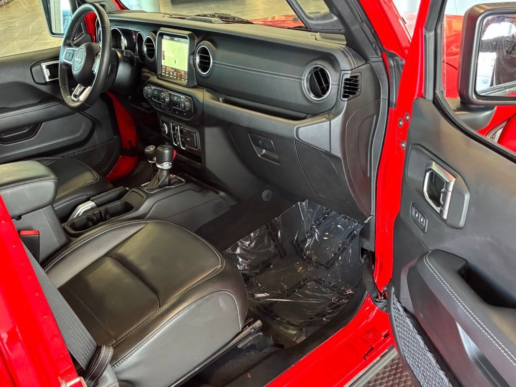 Used 2022 Jeep Wrangler Unlimited Sahara AWD/4WD image 43