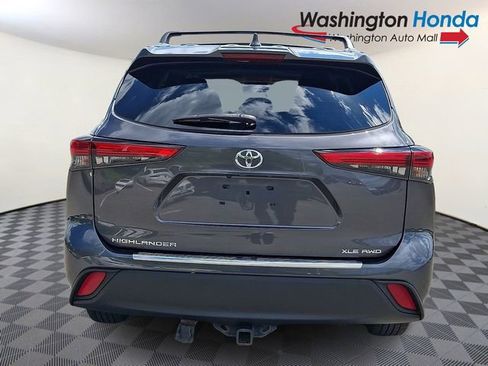 Used 2020 Toyota Highlander XLE AWD/4WD image 5