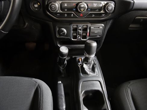 Used 2021 Jeep Wrangler Unlimited Sahara image 13