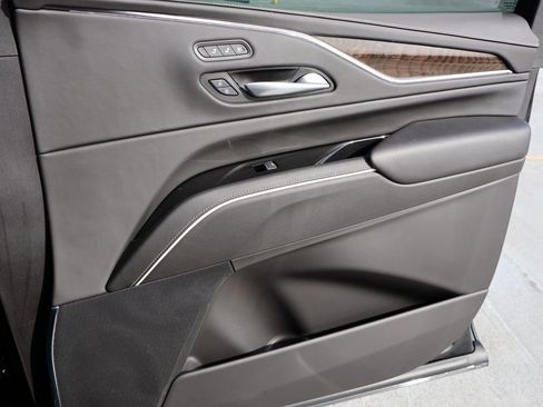 Used 2024 Cadillac Escalade Sport Platinum w/ Heavy-Duty Trailer Package image 13