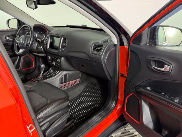 Used 2020 Jeep Compass Trailhawk AWD/4WD image 30