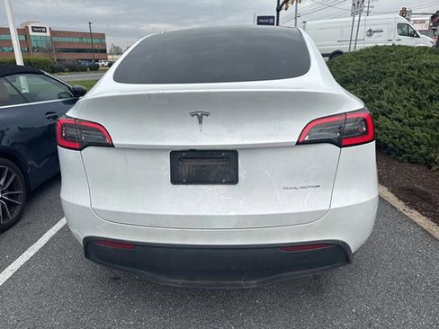 Used 2023 Tesla Model Y Long Range image 10