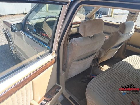 Used 1989 Chrysler New Yorker FWD image 12