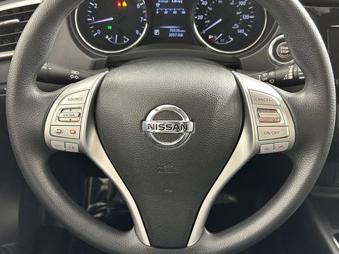 Used 2016 Nissan Rogue SV AWD/4WD image 25