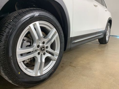 Used 2020 Mercedes-Benz GLB 250 image 2