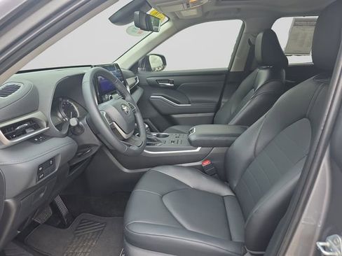 Certified 2026 Toyota Highlander XLE AWD/4WD image 10