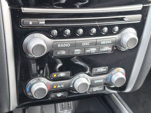 Used 2018 Nissan Pathfinder S FWD image 26