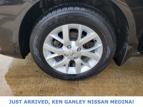 Used 2018 Nissan Versa SV w/ SV Special Edition Package image 17