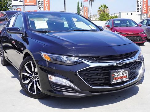 Used 2025 Chevrolet Malibu RS FWD image 2