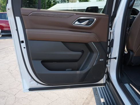 Used 2022 Chevrolet Suburban High Country AWD/4WD image 19