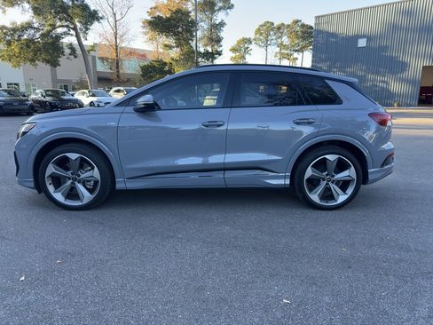 Used 2025 Audi Q4 e-tron Prestige image 4