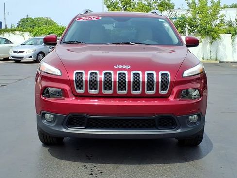 Used 2016 Jeep Cherokee Latitude w/ Cold Weather Group AWD/4WD image 2
