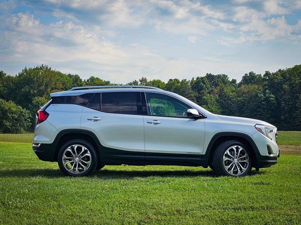 Used 2020 GMC Terrain SLT w/ Preferred Package AWD/4WD image 2