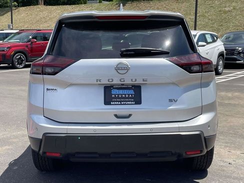 Used 2024 Nissan Rogue SV FWD image 4