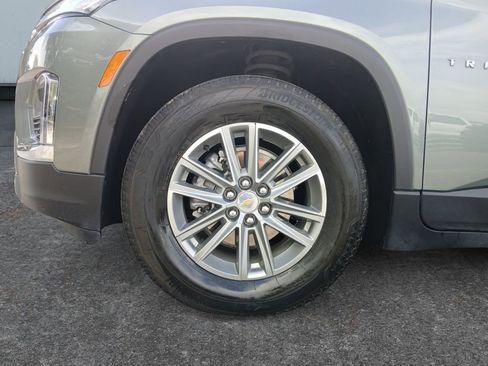 Used 2023 Chevrolet Traverse LT FWD image 9