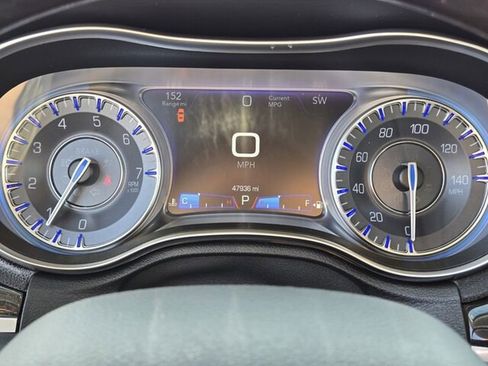 Used 2018 Chrysler 300 Limited w/ Safetytec Plus Group image 31