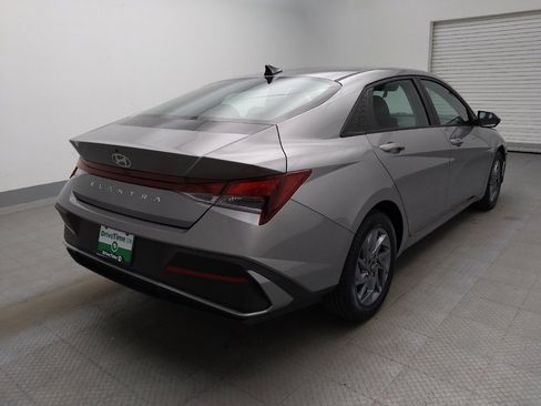 Used 2024 Hyundai Elantra SEL FWD image 9