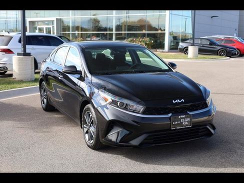 Used 2023 Kia Forte LXS w/ LXS Technology Package image 2