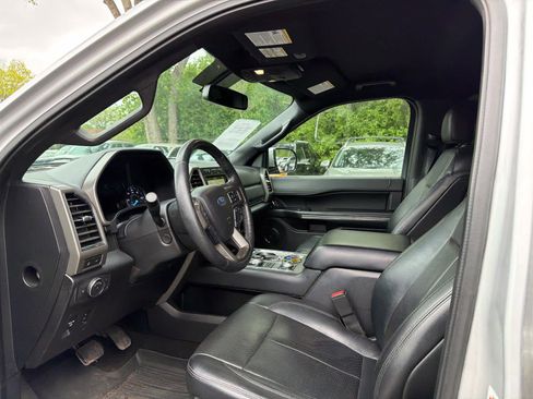 Used 2018 Ford Expedition XLT w/ Equipment Group 202A AWD/4WD image 5