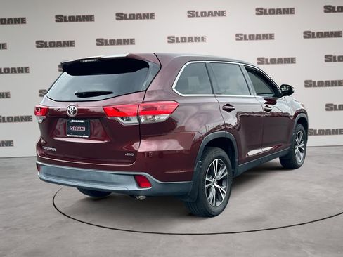 Used 2019 Toyota Highlander LE AWD/4WD image 5