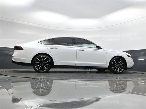 Used 2023 Honda Accord Touring image 38
