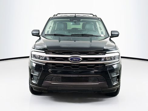 Used 2024 Ford Expedition Max XLT image 2