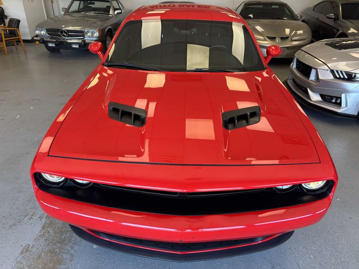 Used 2016 Dodge Challenger SXT RWD image 7