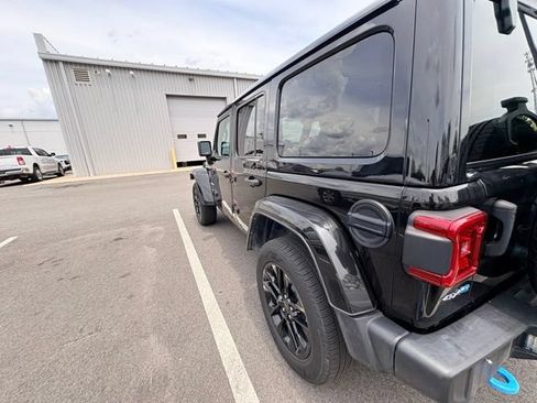 Used 2024 Jeep Wrangler Unlimited Sahara AWD/4WD image 5