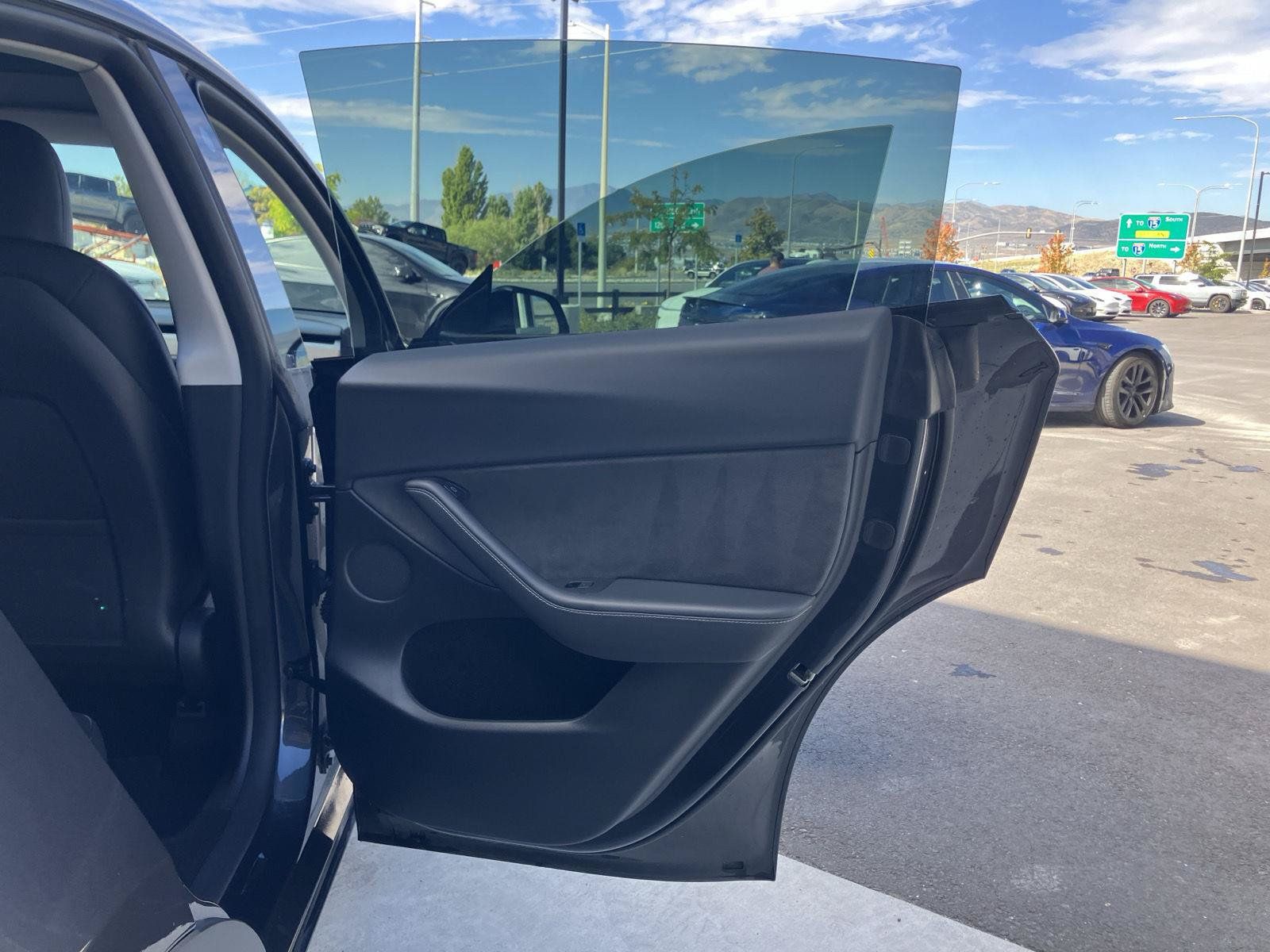 Used 2024 Tesla Model Y Long Range AWD/4WD image 17