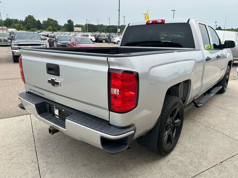 Used 2018 Chevrolet Silverado 1500 Custom w/ Custom Convenience Package AWD/4WD image 7