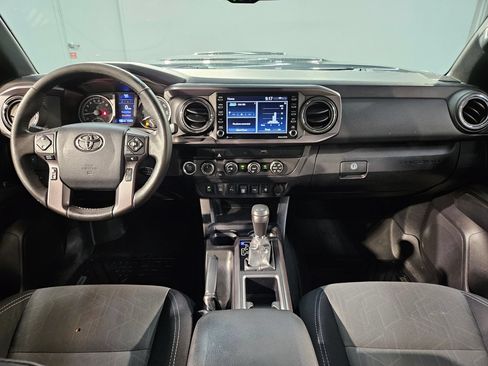 Used 2020 Toyota Tacoma TRD Sport w/ Technology Package AWD/4WD image 10