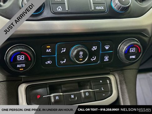 Used 2023 GMC Acadia SLT AWD/4WD image 16
