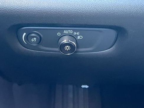 Used 2023 Chevrolet Traverse LT image 35