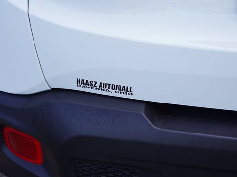 Used 2019 Jeep Renegade Latitude w/ Cold Weather Group FWD image 7