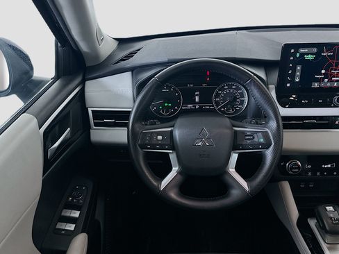 Used 2025 Mitsubishi Outlander SE FWD image 18