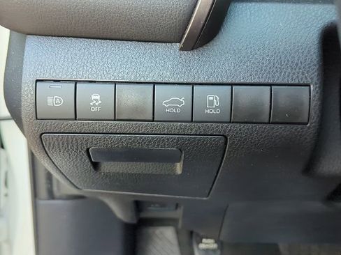 Used 2023 Toyota Camry SE FWD image 11
