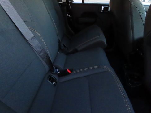 Used 2025 Jeep Gladiator Sport image 16