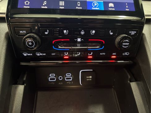 Used 2024 Jeep Grand Cherokee L Limited w/ Luxury Tech Group II AWD/4WD image 36