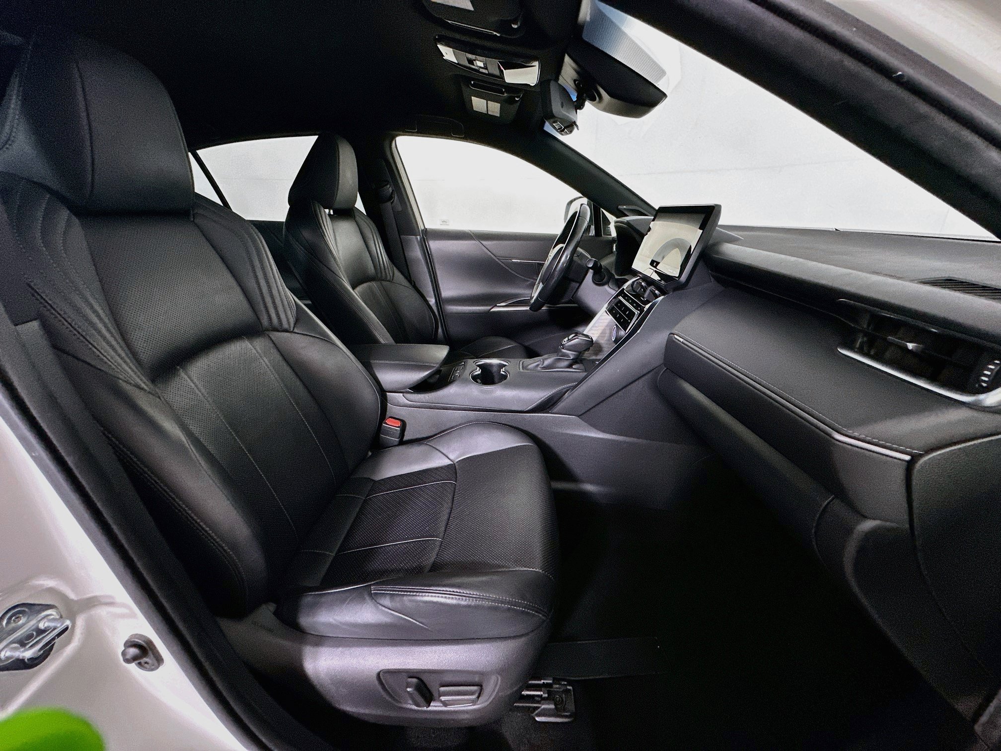Used 2021 Toyota Venza Limited w/ Carpet Mat Package (TMS) AWD/4WD image 31