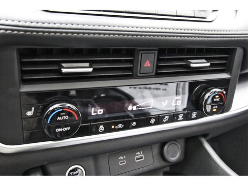 Used 2023 Nissan Rogue SV w/ SV Premium B Package image 22