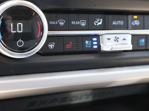 Used 2024 Ford Expedition Limited AWD/4WD image 39
