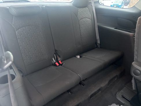 Used 2014 GMC Acadia SLE image 16