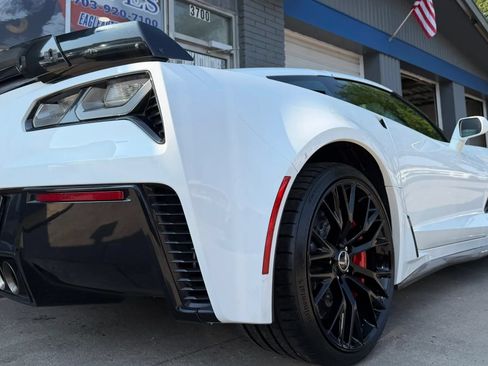 Used 2015 Chevrolet Corvette Z06 w/ 3LZ Preferred Equipment Group RWD image 3