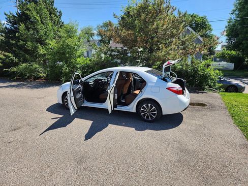 Used 2015 Toyota Corolla LE FWD image 26