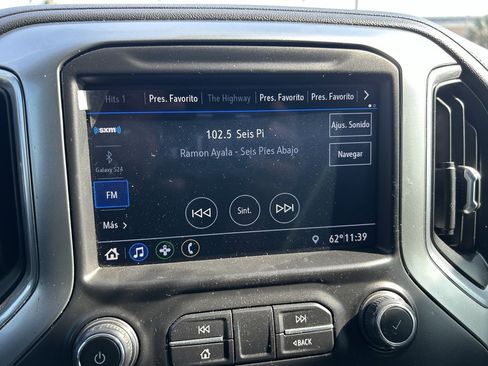 Used 2022 Chevrolet Silverado 2500 LT w/ Convenience Package image 13