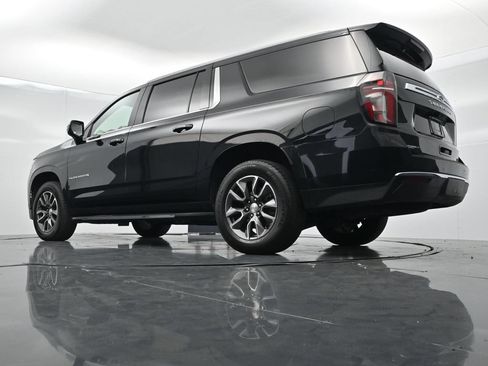 Used 2024 Chevrolet Suburban LT w/ LT Signature Plus Package RWD image 29