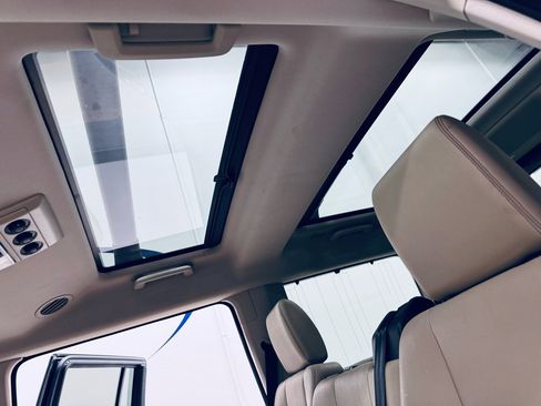 Used 2016 Land Rover LR4 HSE image 36