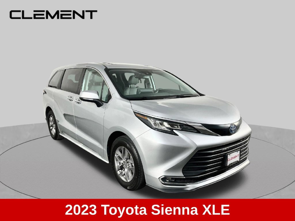 Used 2023 Toyota Sienna XLE AWD/4WD image 3