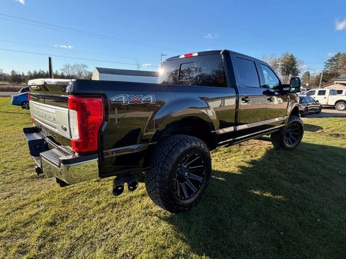 Used 2017 Ford F250 Lariat w/ Lariat Value Package image 5